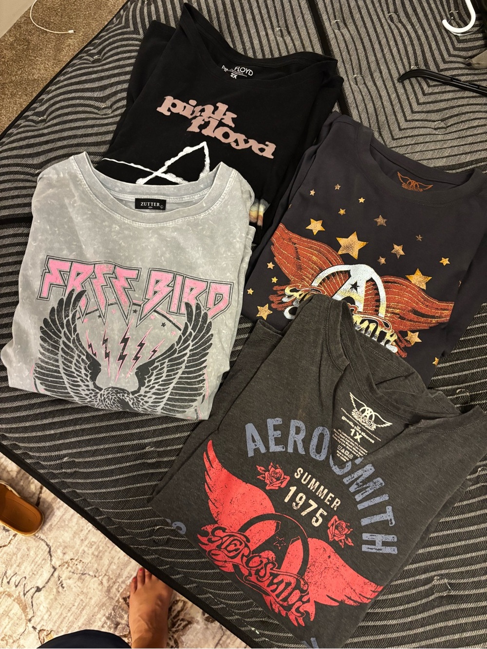Women’s rock n roll band tees. Aerosmith, Pink Floyd and a Zutter tee-size XL/1X